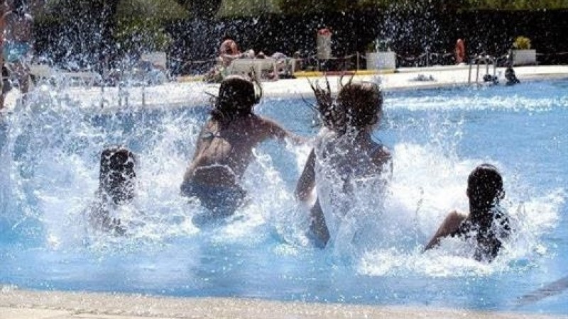 El Ministeri de Sanitat publica les recomanacions per a l'obertura de les piscines enfront del COVID-19
